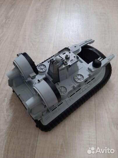Военная лодка на колёсах игрушка