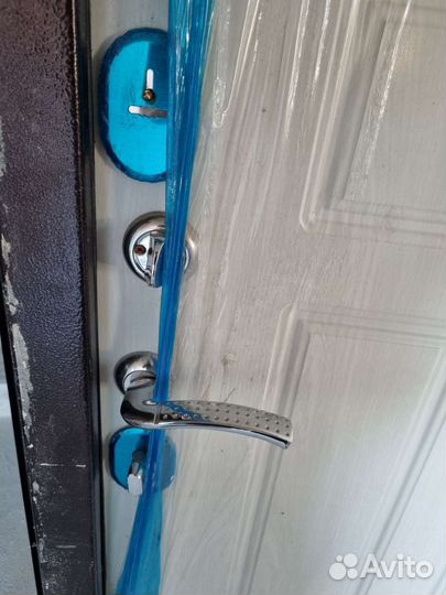 Дверь входная металлическая