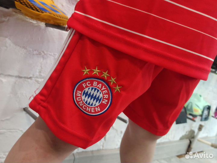 Детские бутсы и форма (Bayern Munich)