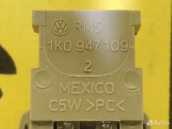 Плафон салонный правый Volkswagen Jetta JEM dgxa