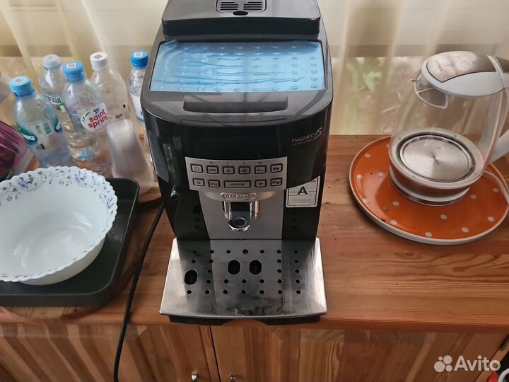 Кофемашина delonghi magnifica s