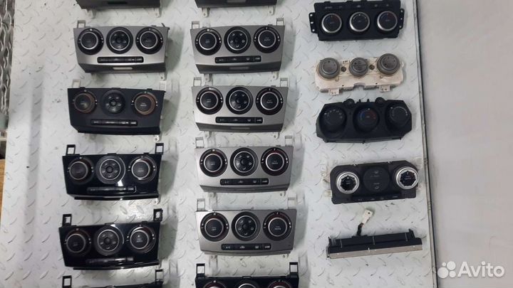 Блок управления климатом Мазда 3 бк