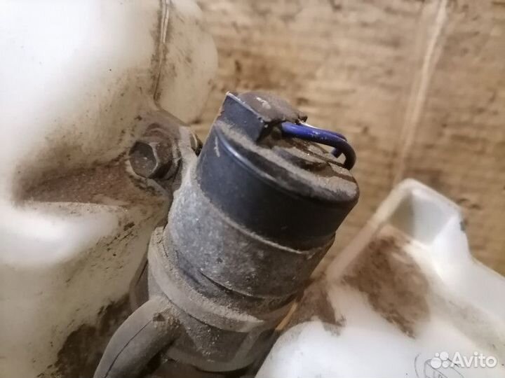 Бачок омывателя Mitsubishi Pajero