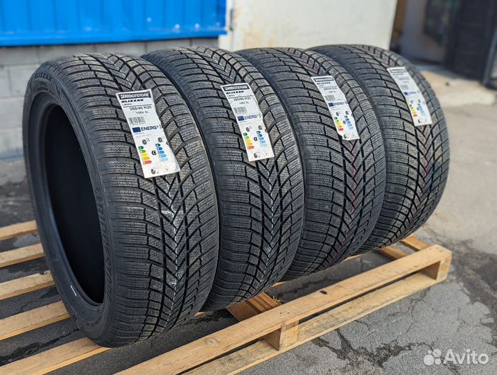 Bridgestone Blizzak LM-005 255/45 R20 и 285/40 R20 108V