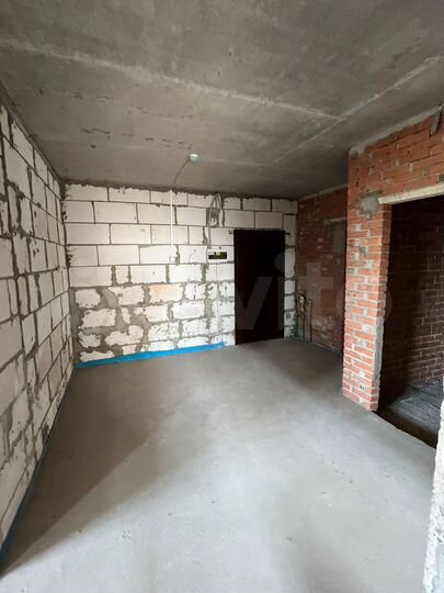 Доля в 2-к. квартире, 89,2 м², 8/16 эт.