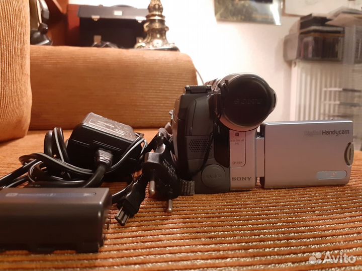 Продам новую видео-камеру sony DCR-TRV 14E