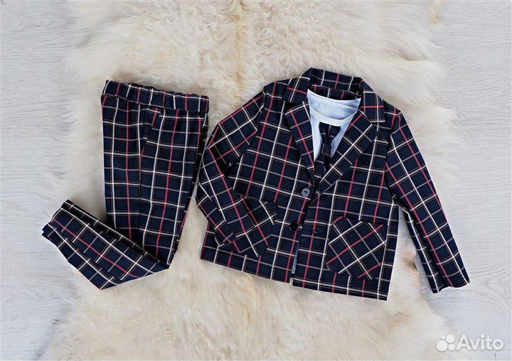 Костюм тройка