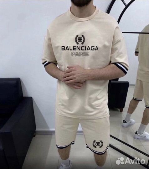 Комтюм Balenciaga