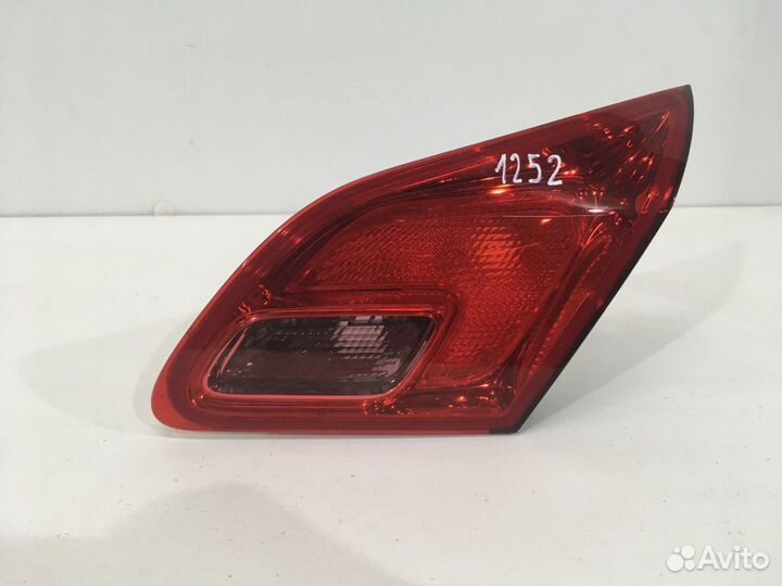 Фонарь внутренний правый Opel Astra J