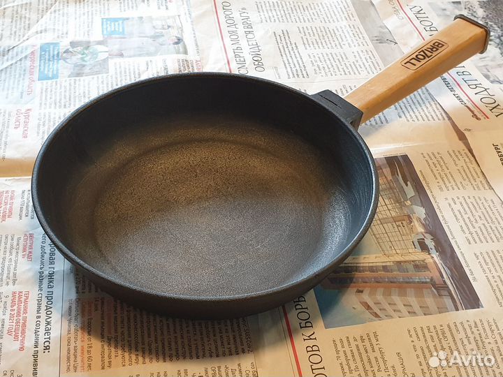 Новая чугунная сковорода 