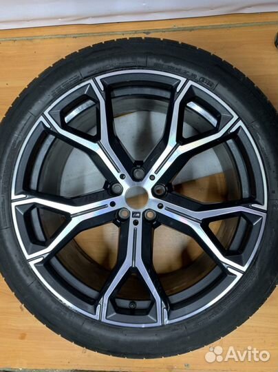 BMW M литой диск с резиной 275 40 R21 Hankook