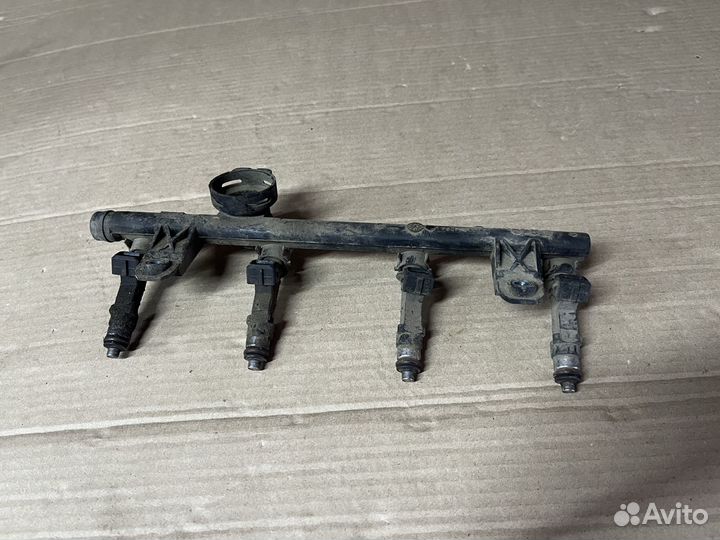 Рампа с форсунками Рено Логан