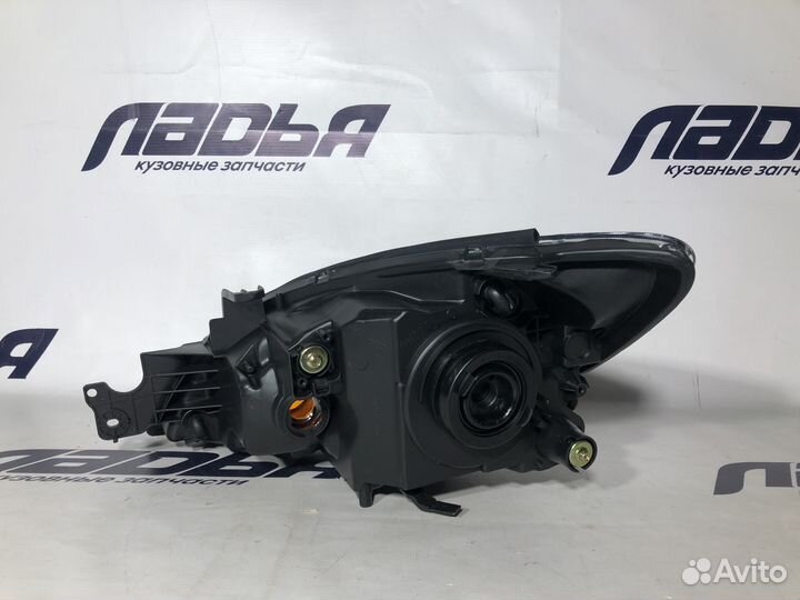 Фара mitsubishi lancer 03-07 правая хром