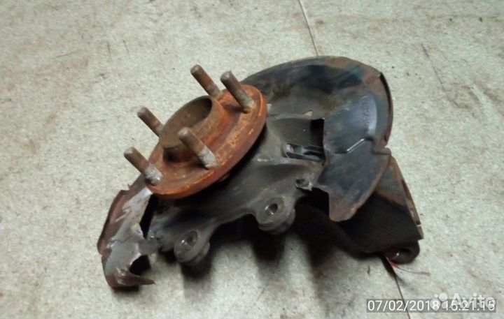 Вольво S40 кулак поворотный 31212947 31212948