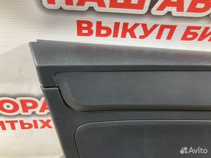 Обшивка боковой двери передняя левая Skoda Rapid