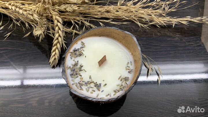 Ароматическая свеча в кокосе