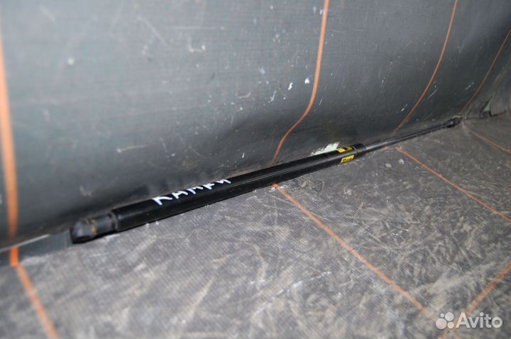 Амортизатор капота правый - Toyota Camry V50 V55