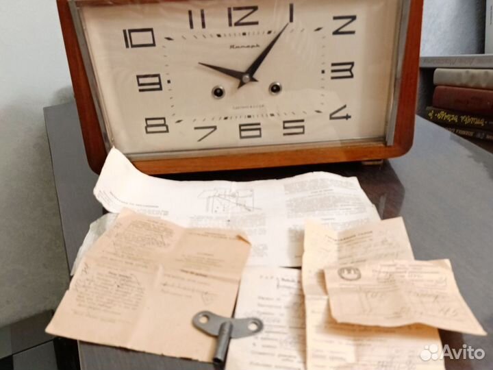 Настольные ретро часы Янтарь СССР