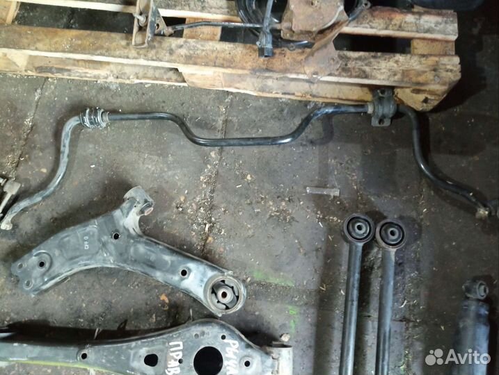 Стойки задние Hyundai grand Starex