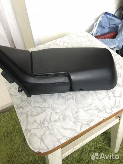 Боковое зеркало