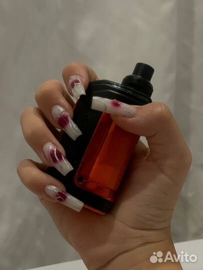 Модель на маникюр