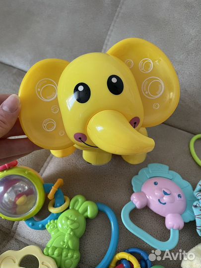 Погремушки и игрушки