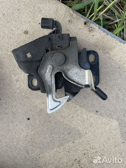 Замок капота Honda Accord 8