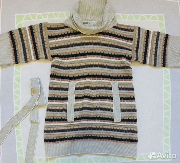 Свитер шерстяной женский