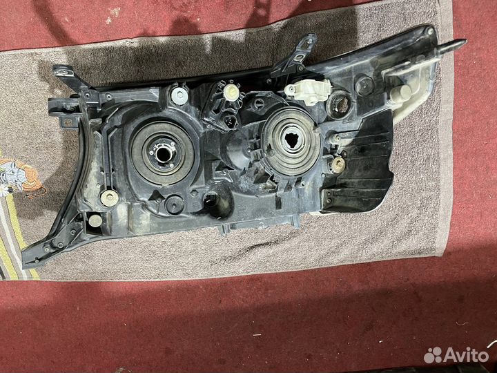 Фара правая lc200