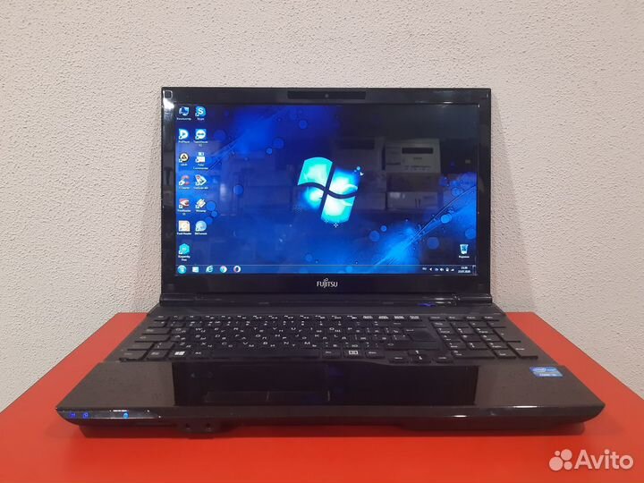 Ноутбук Fujitsu LifeBook AH532 Intel Core i7