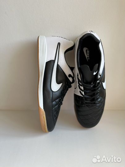 Футзалки (кроссовки для футбола).Новые