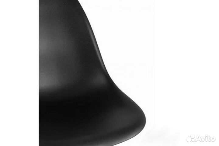 Стул чёрный для офиса в стиле eames