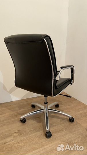 Кресло руководителя, офисный стул