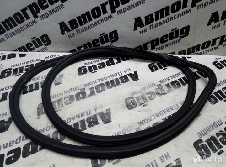 Уплотнение двери переднее Audi A4 8K2 CDN