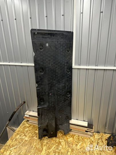 Защита днища кузова правая Audi A4 8K cdhb 1.8