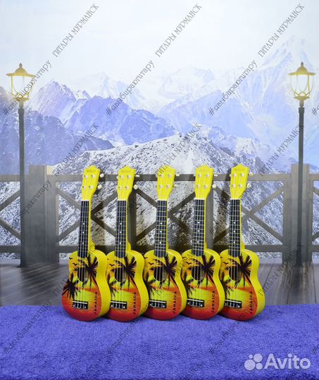 Укулеле-сопрано с крутым принтом (новая) комплект