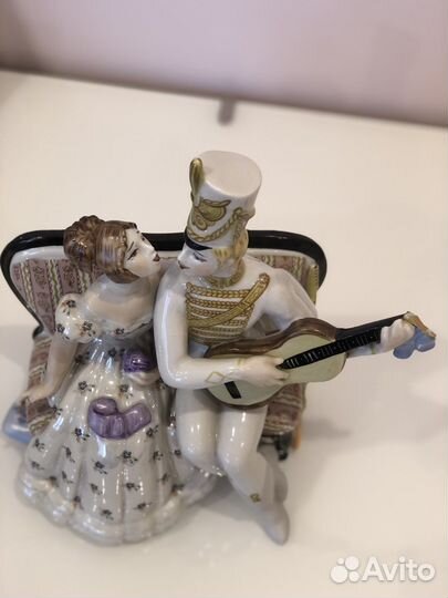 Статуэтка фарфор. Старинный романс. Гусар с дамой