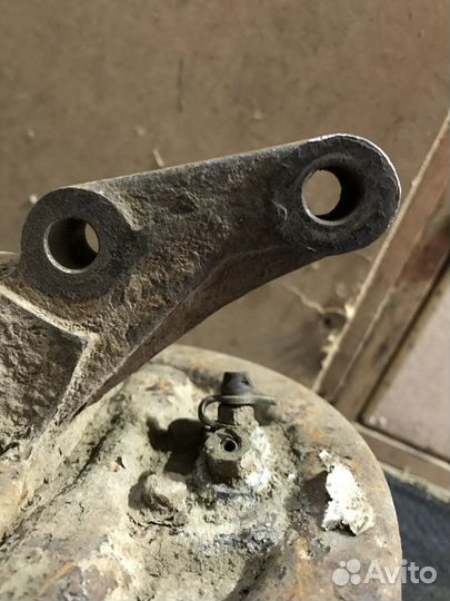 Кулак поворотный задний левый Хендай Элантра XD