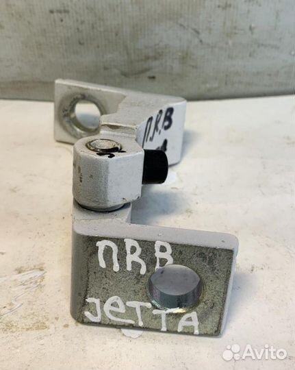 Петля двери передняя правая Volkswagen Jetta 6 5C6