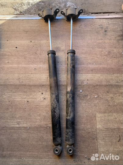 Задние стойки Mazda 3 BK