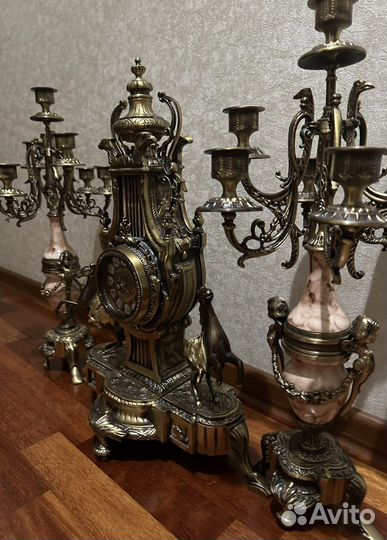 Бронзовые часы с подсвечниками