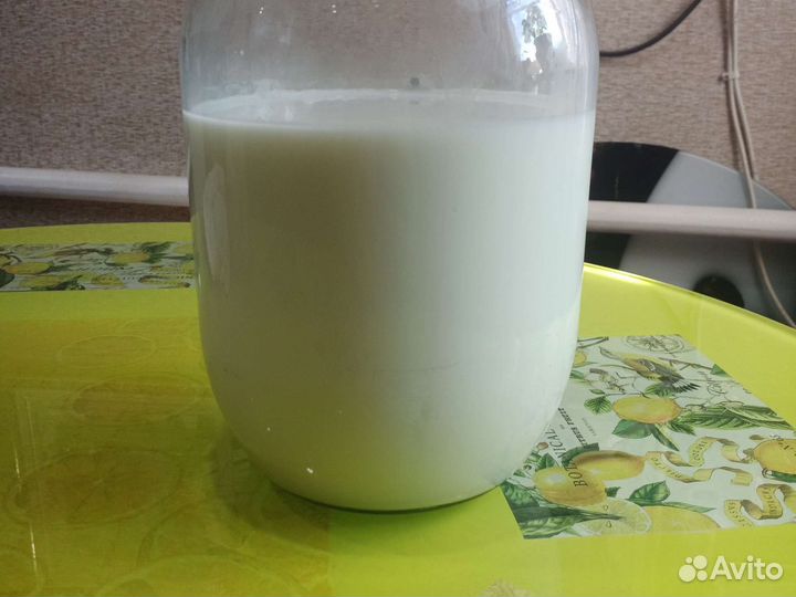 Домашние куриные яйца, молоко козье