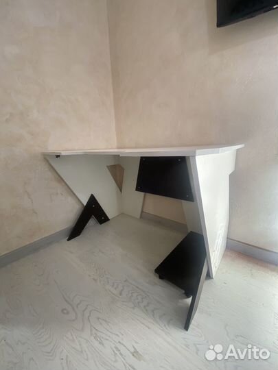 Компьютерный стол геймерский