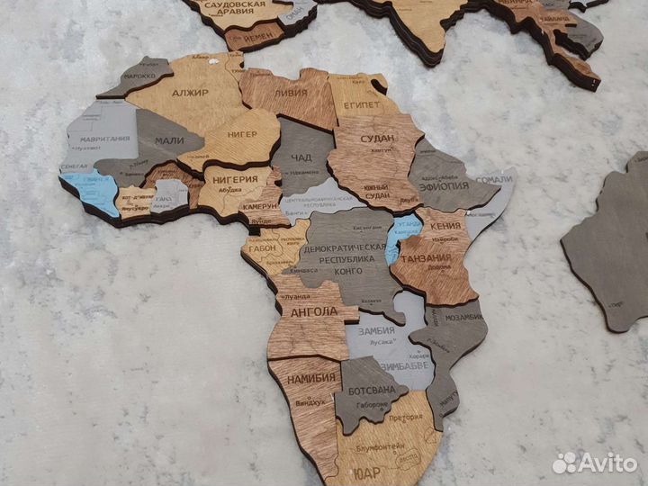 Карта мира из дерева