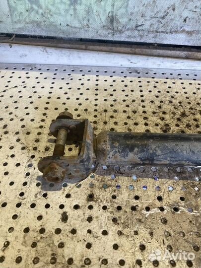 Амортизатор задний Nissan Teana