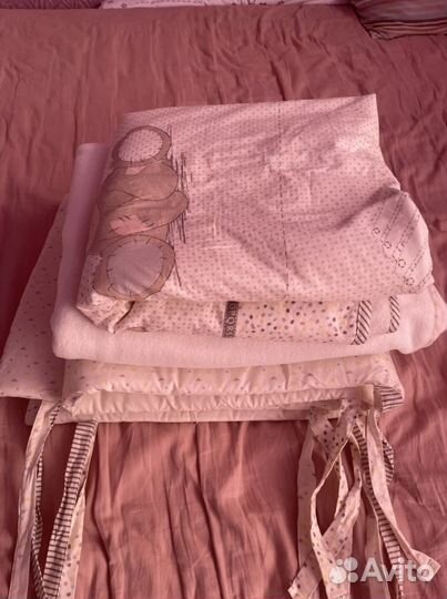 Бортики в детскую кроватку и 2 одеяла