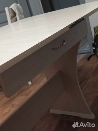 Стол кухонный