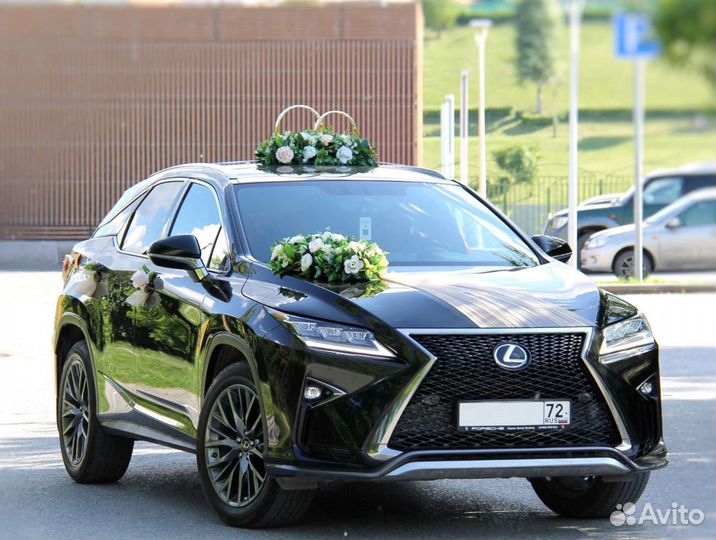 Украшения на свадебный автомобиль