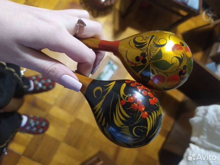 Две деревянные ложки хохолома