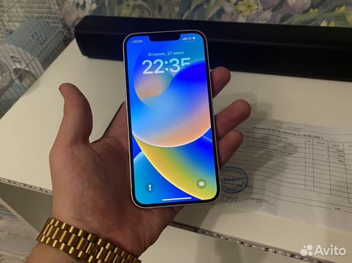 Телефон iPhone 14